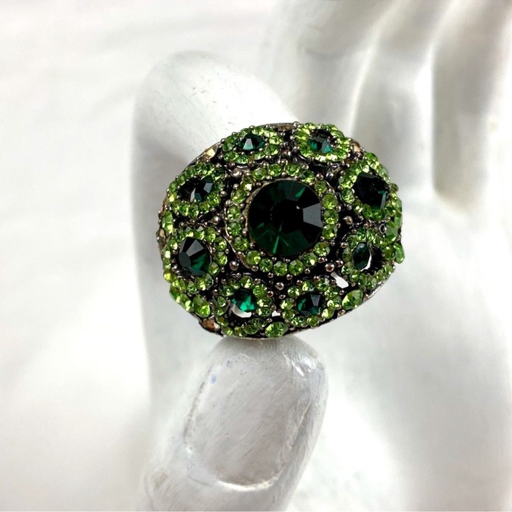 Stretch costume emerald rhinestone ring